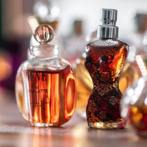 Kiwiki Boutique là cửa hàng kinh doanh hàng hiệu secondhand chính hãng : Áo khoác, Túi xách, ví , nước hoa, kính mắt, đồ...