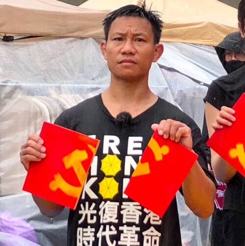 香港反送中抗爭者，堅持保衛民主自由的世界，期望一天可以打倒極權，光復香港。