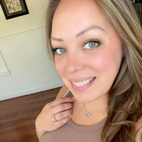 Welder's wife 👩‍❤️‍👨 
Mother to 2 👦🏼👧🏼
Christian 🙏🏼
Desert love ♥️🏜️🌴🎰
America First! 🇺🇲☝🏼
R🇺🇲 #45 ♥️🤍�...