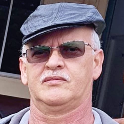 Não tenho político de estimação,já há muito tempo estou do lado contrário a qualquer esquerdista.
