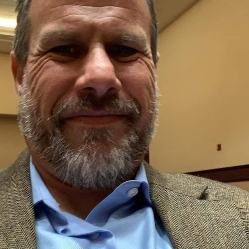 Proud father of two beautiful daughters. 

Loan Manager at Flooring Capitals USA.