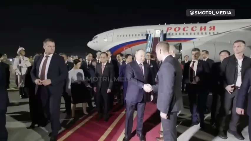 Footage of Vladimir Putin's arrival on a state visit to Vietnam 

https://x.com/vicktop55/status/1803634362245681386?t=Wo5kNNnMoWfdrSZYWkimzQ&s=19