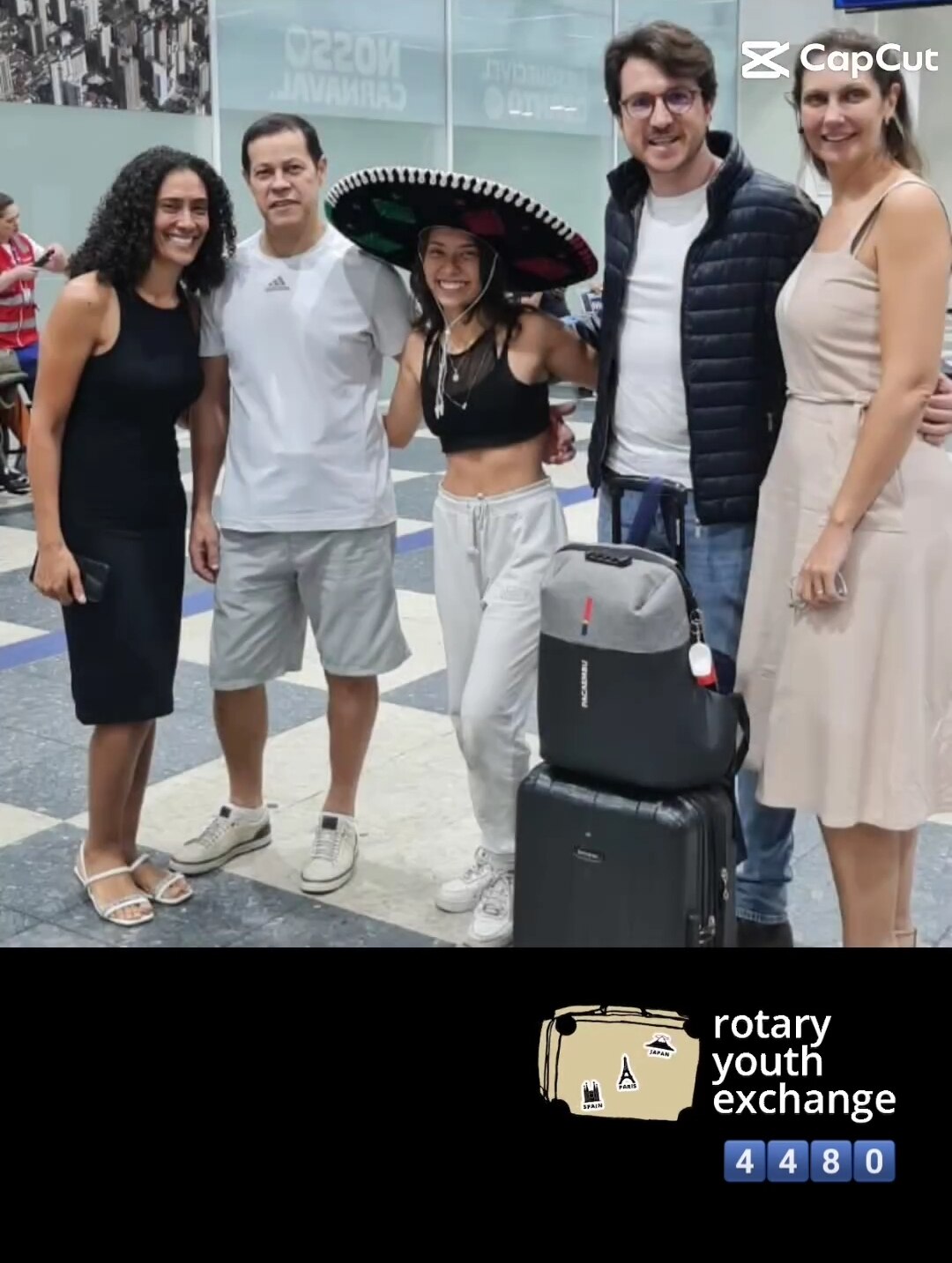 Texto do YEP4480:

Nosso chegadas e partidas hoje começou com o desembarque da nossa querida Sophia,...