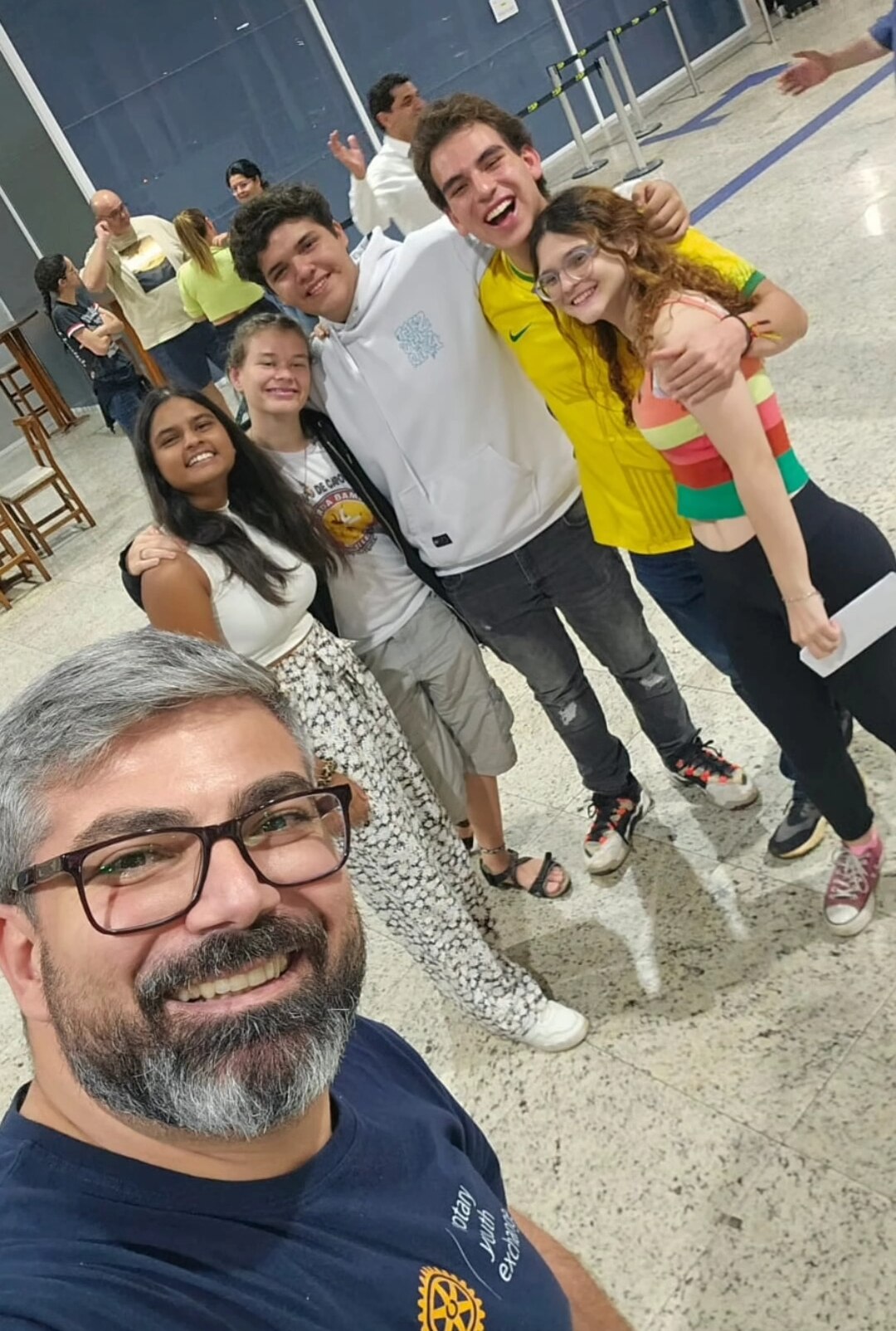 Texto do YEP4480:

Nossos chegadas e partidas de hoje foi em dose dupla, nossos queridos Alberto e M...