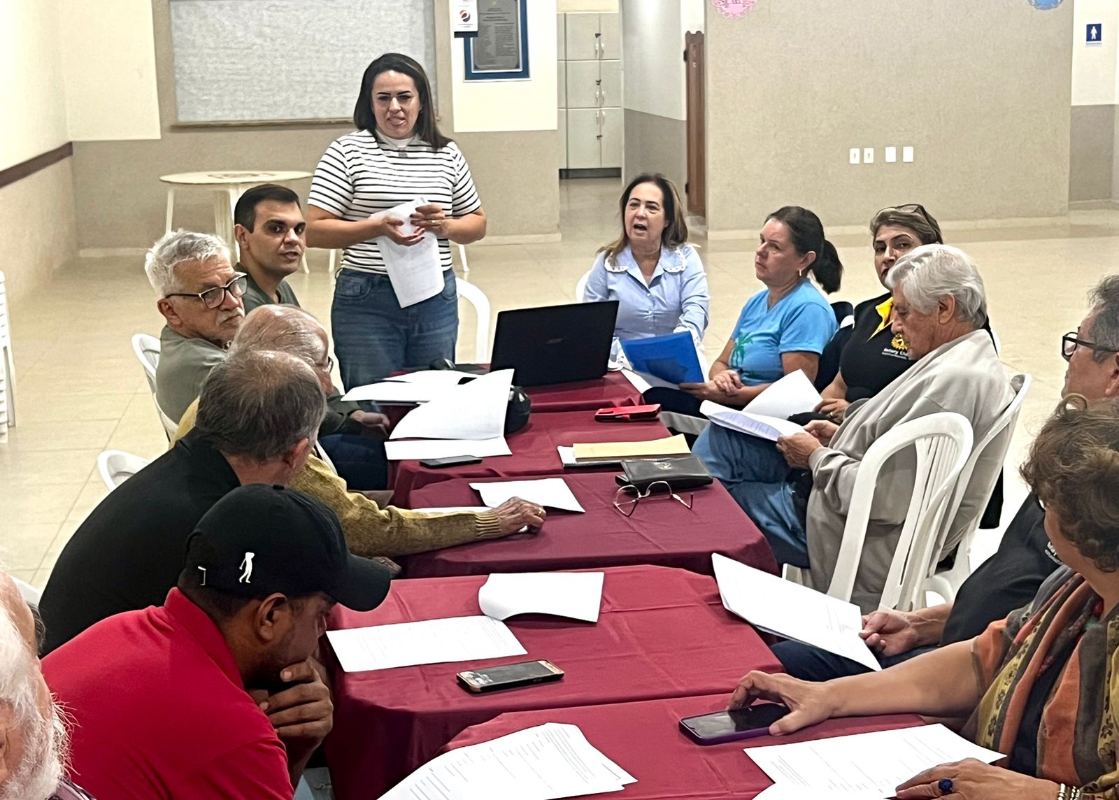 Texto da Gov. Assistente Cláudia Maset:

“Semeie flor no coração, e colha perfume o ano inteiro.”

O...