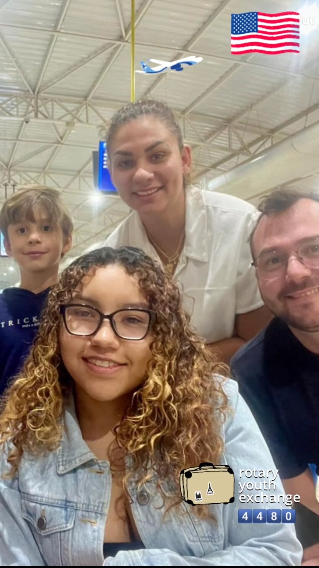 Texto do YEP4480:

Nosso chegadas e partidas de hoje é a despedida de Anastasia, que esteve em Itápo...