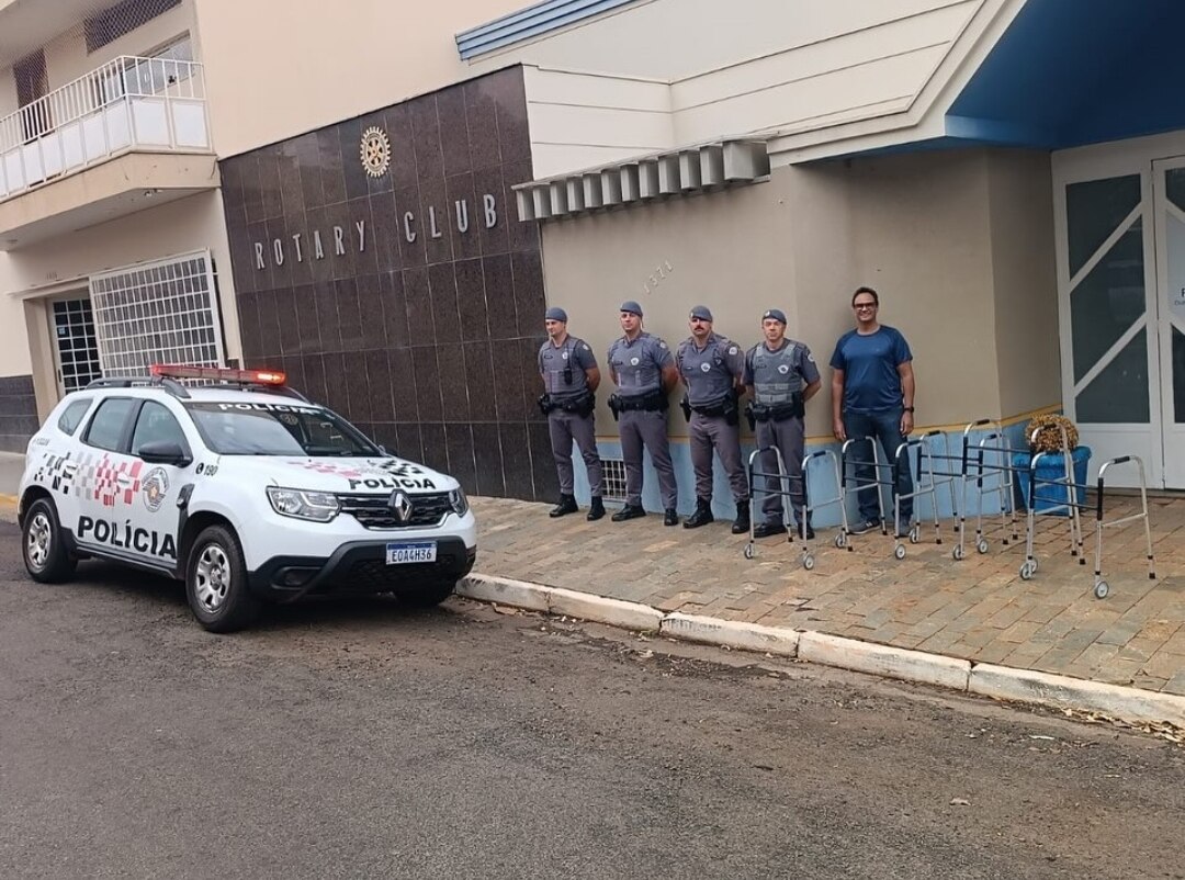 Texto do Rotary Club de Itápolis:

Foi realizada no dia 30.07.24 a doação de 5 andadores de alumínio...