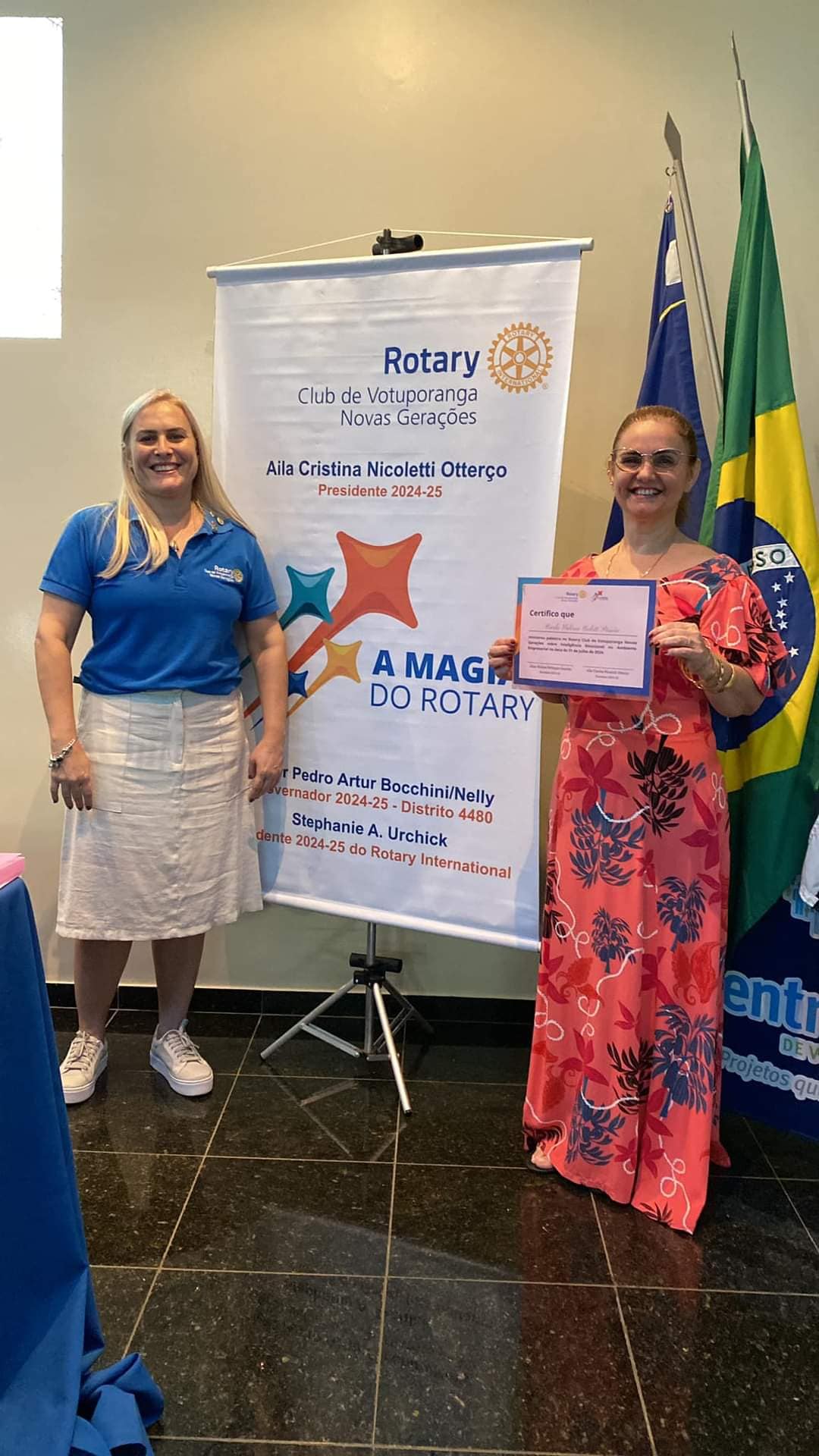 Texto do Rotary Club de Votuporanga - Novas Gerações:

Com um público muito atento formado por compa...