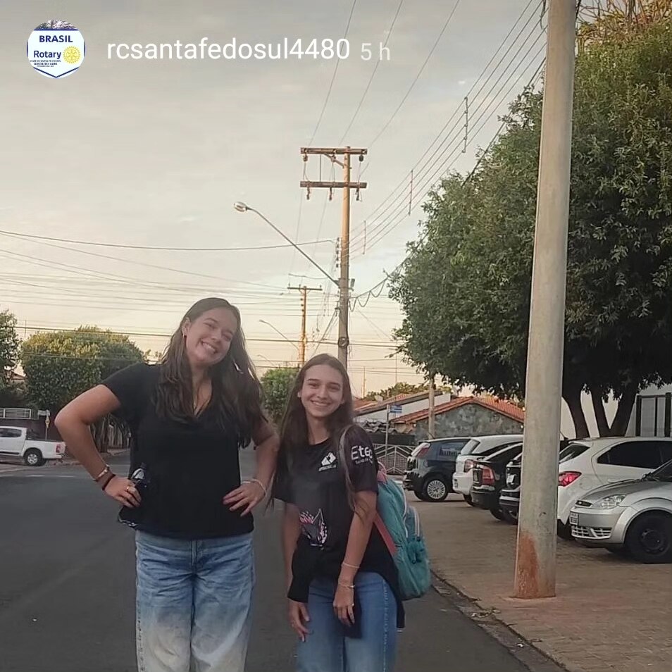 Hoje, nossa intercambista Maggie, junto com sua irmã brasileira Maria Leonor, que em breve embarca p...