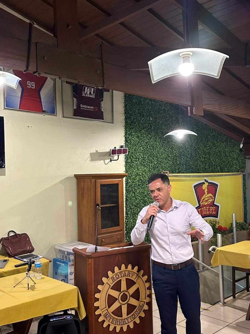 João Cezar Ferreira, Advogado previdenciarista, associado do Rotary Club de Lins, falou sobre o func...