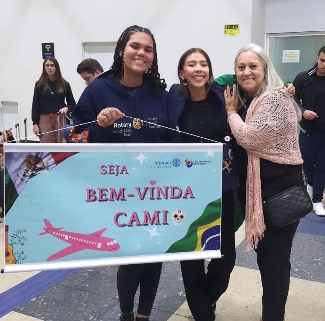 Texto do YEP4480:

Nosso chegadas e partidas está bem animado estes dias, desembarcou em terras 4480...