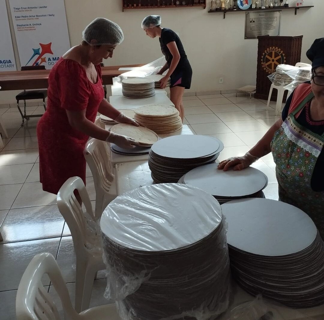 Texto do Rotary Club de Cafelândia:

A organização das nossas pizzas começou dias antes, com a monta...