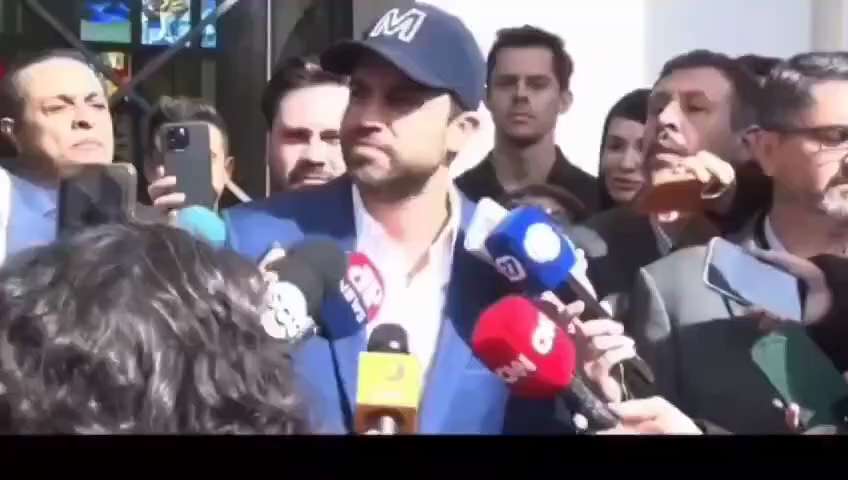 "Alguém se lembra da campanha para prefeito do Dória?Esse sujeito é o próprio.Estão percebendo q ele...