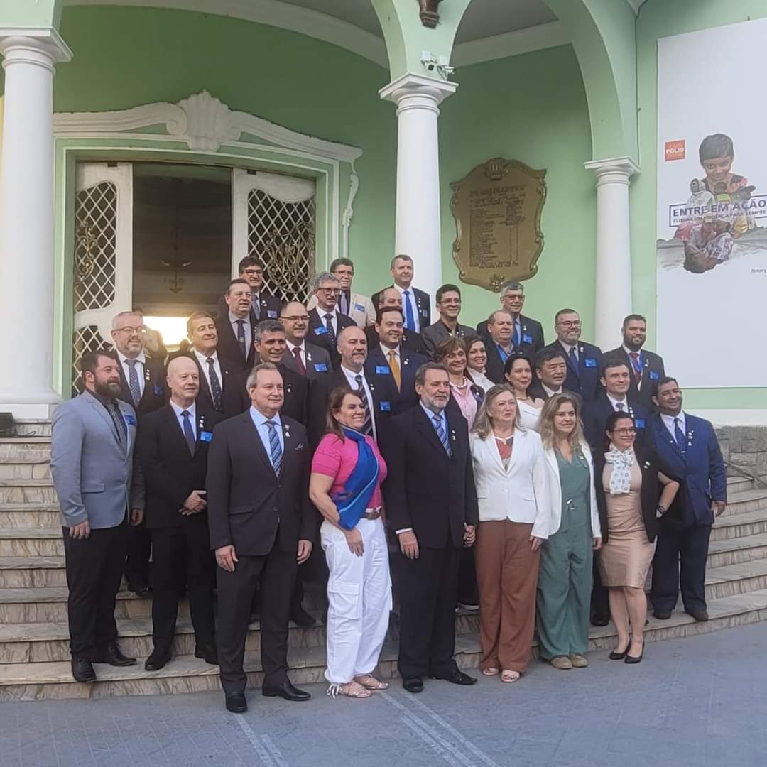 Texto do Rotary Imagem Pública Brasil:

Ao final do seminário de aprendizagem no Pré-Instituto Rotar...