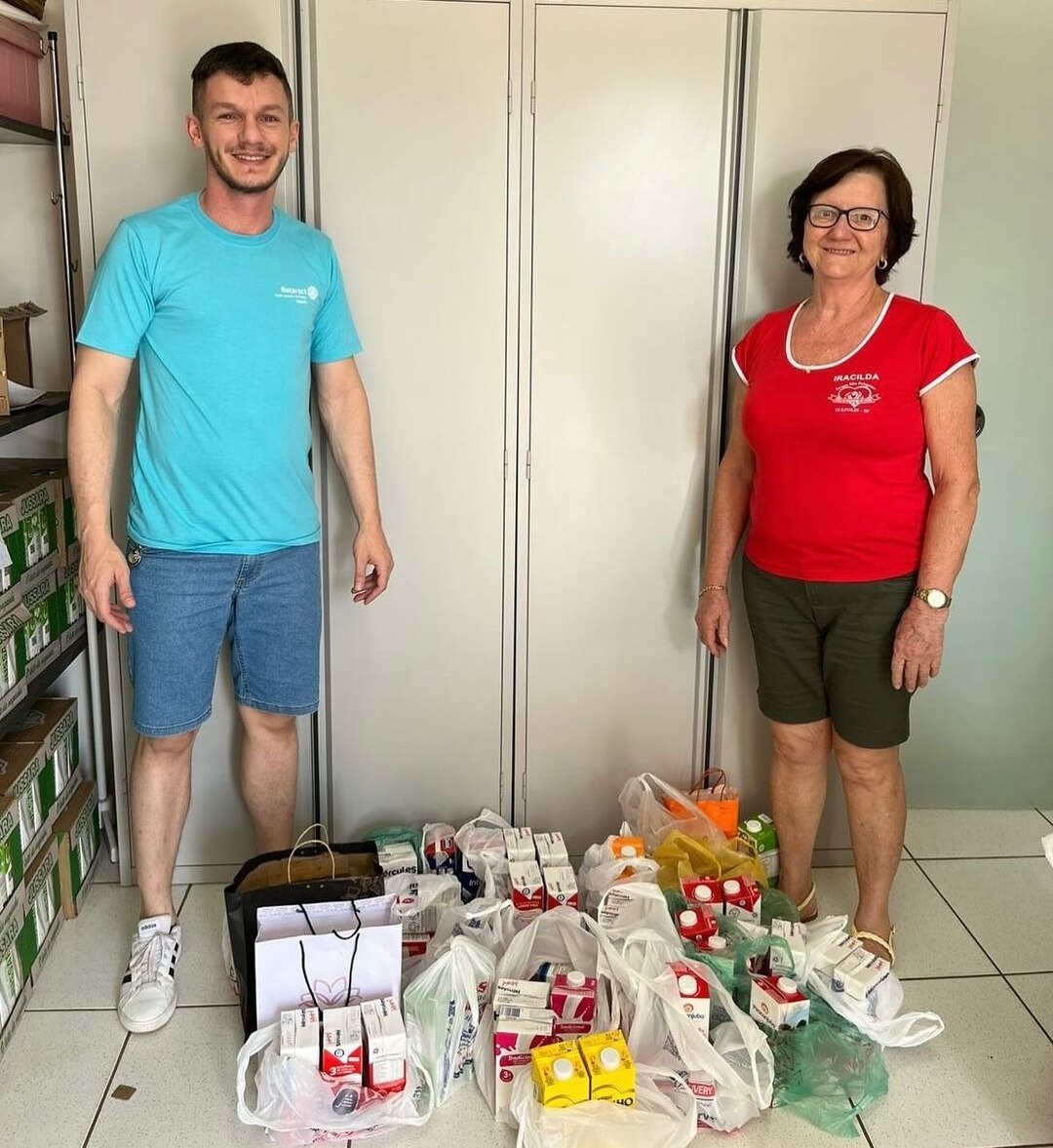 Texto do Rotary Club de Itápolis:

No dia 11.09.24, o Rotariano e Rotaractiano Willian Pirola entreg...