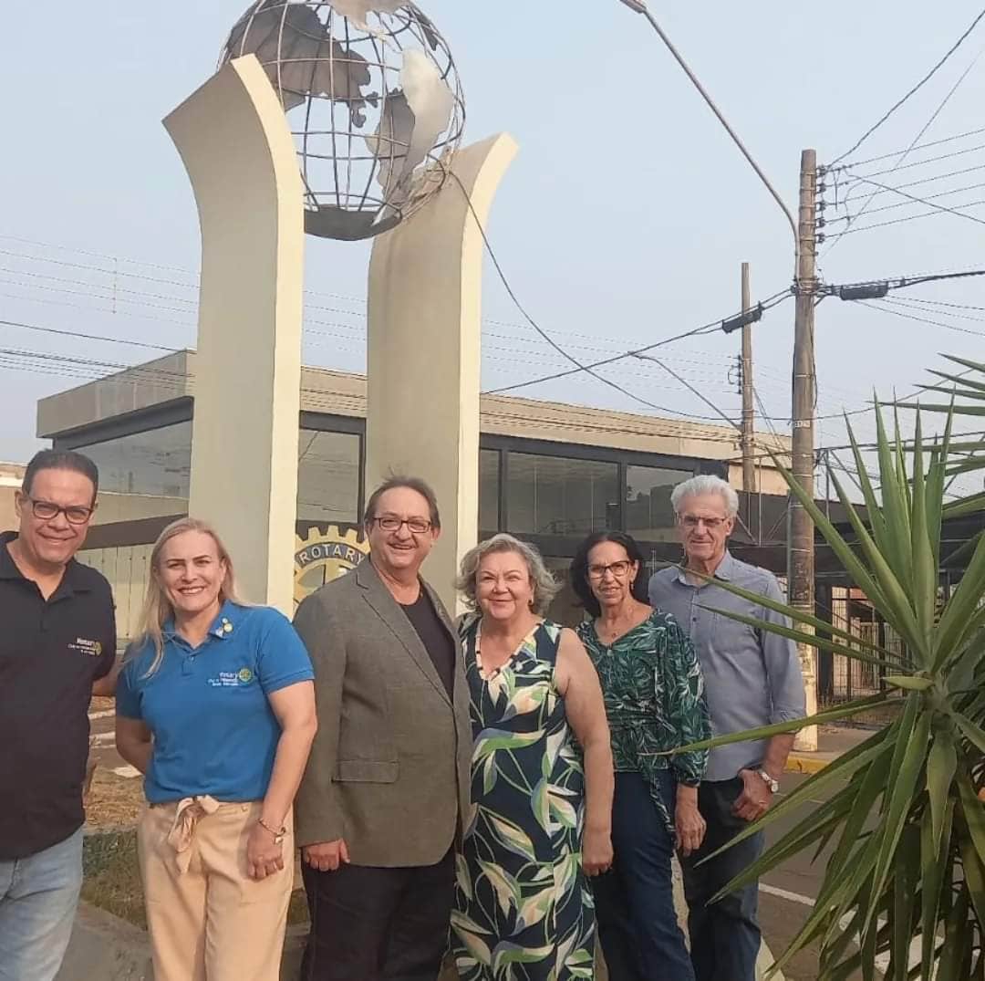 Texto do Gov. José Luiz Pavam:

O Gov. do Distrito 4480 do Rotary International, Eder Bochini e espo...