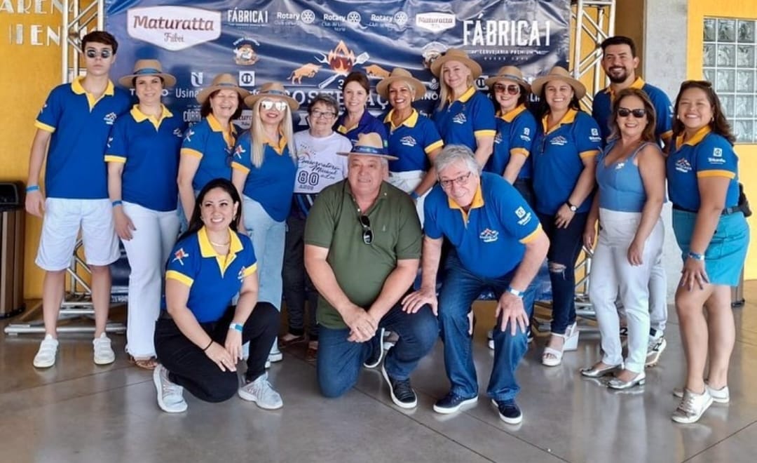 Texto do Rotary Club de Lins - Sul:

O 3º Costelaço dos Rotary Clubs de Lins na Arena Blue Tree foi ...