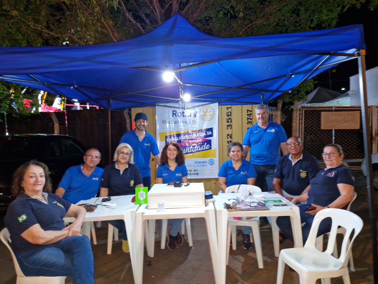 O Rotary Club de Ilha Solteira trabalhando no estacionamento da Fapic - Feira agropecuária, industri...