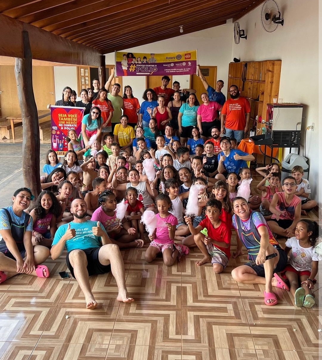 Texto do Rotaract Club de Tanabi:

Começando a semana com o pé direito!

Tivemos um Dia das Crianças...