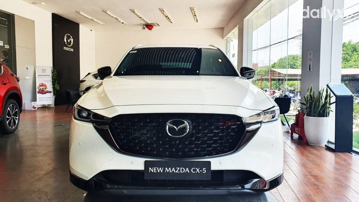 Mazda không chỉ nổi bật với thiết kế ngoại thất sang trọng mà còn gây ấn tượng với nội thất tiện ngh...