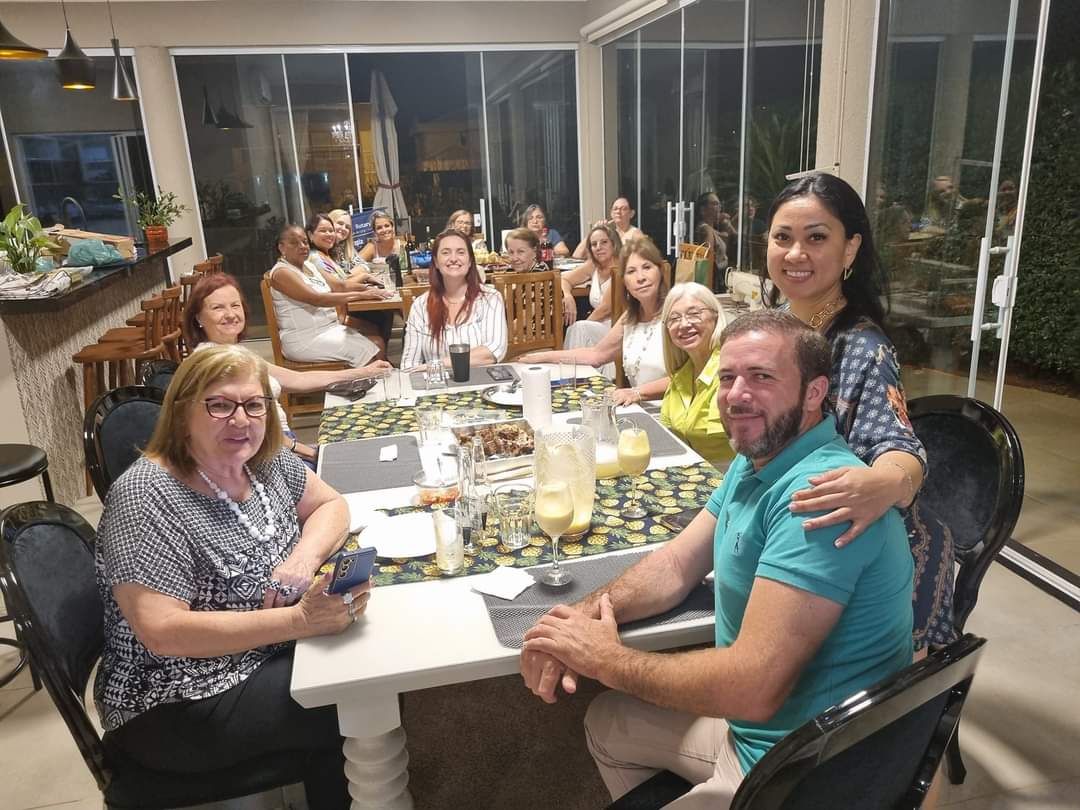 Texto do Gov. Israel Alfonso:

Convidado pela Pres do Rotary Club de Lins - Sul, Alessandra Fadoni, ...