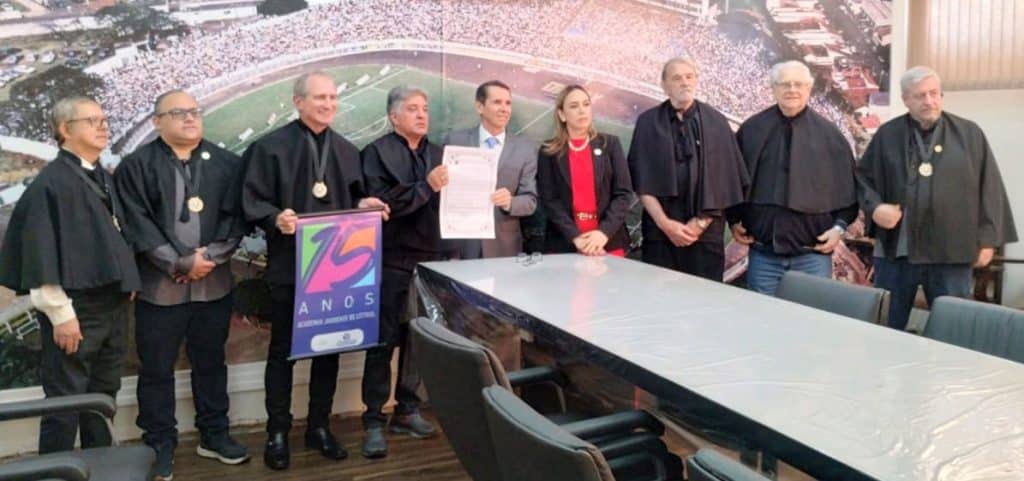 Academia Jahuense de Letras homenageia educadores de Jaú. O evento ocorre no dia 25 de outubro, as 1...
