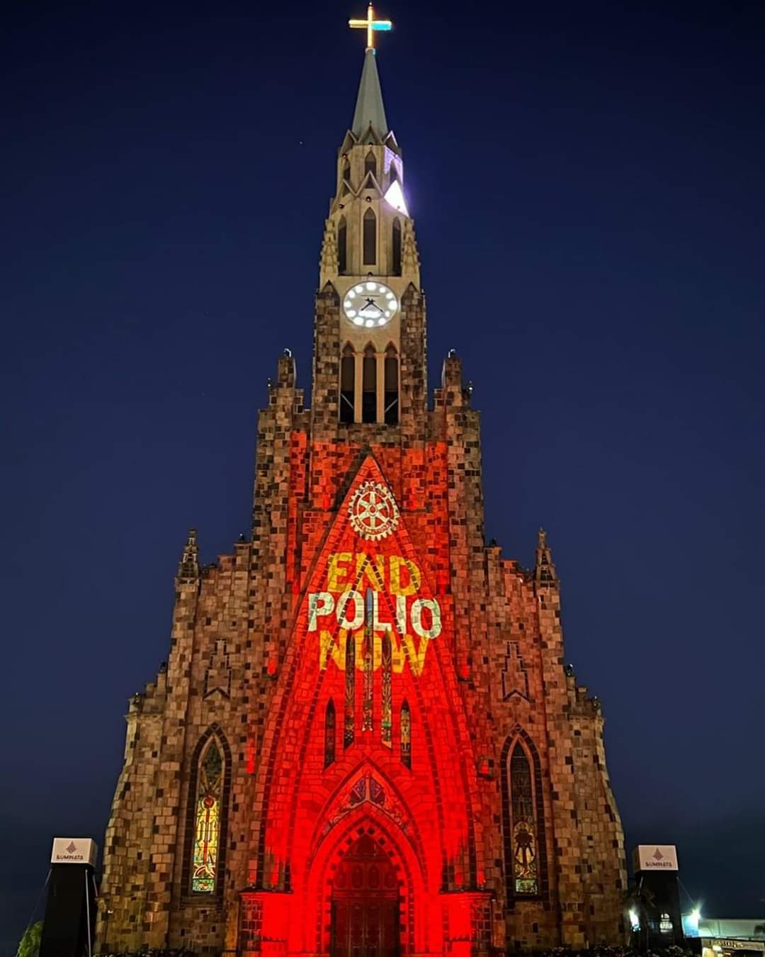 Mensagem do Direito do Rotary International - Henrique Vasconcelos:

Imagem da famosa catedral de Ca...