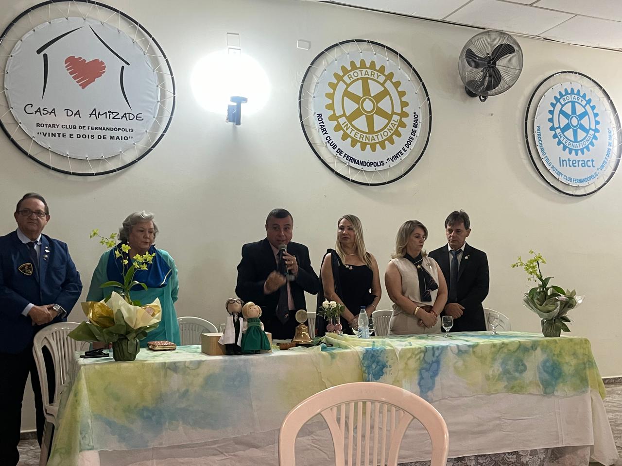 Texto do Gov. Eder Bocchino:

No dia 31 de outubro estivemos na visita Oficial no Rotary Club de Fer...