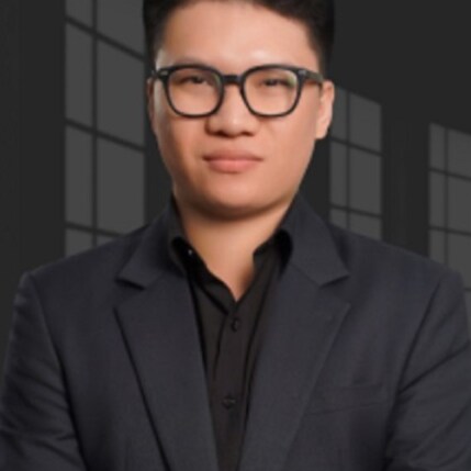 Founder Hoang Le, tên thật là Lê Văn Hoàng, sinh ngày 17/4/1995 tại Hà Tĩnh, là gương mặt trẻ nổi bật trong cộng đồng kh...