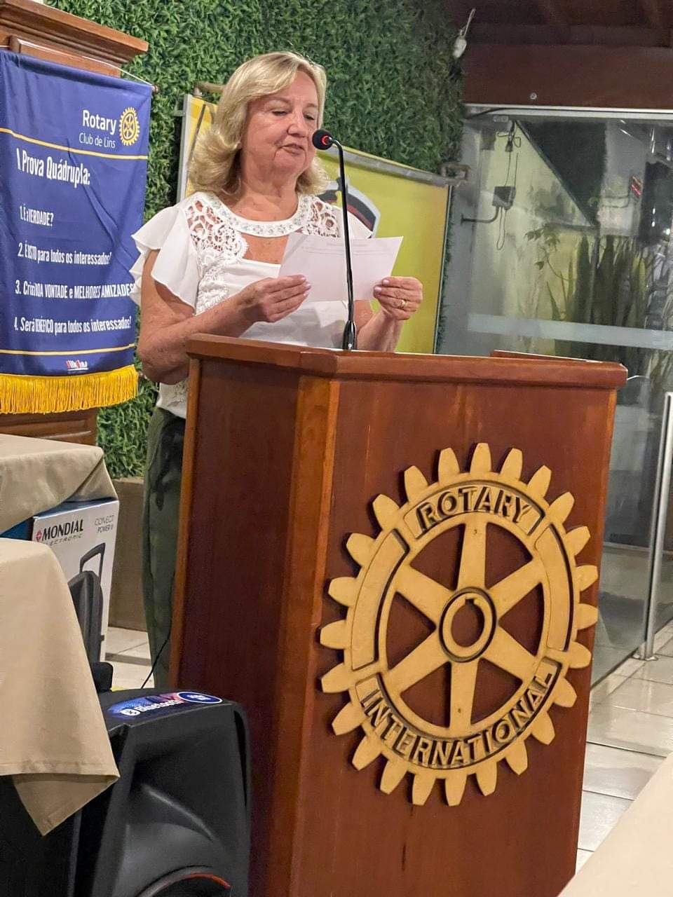 Texto do Gov. Israel Alfonso:

Na última reunião do Rotary Club de Lins, tratamos da compra de equip...