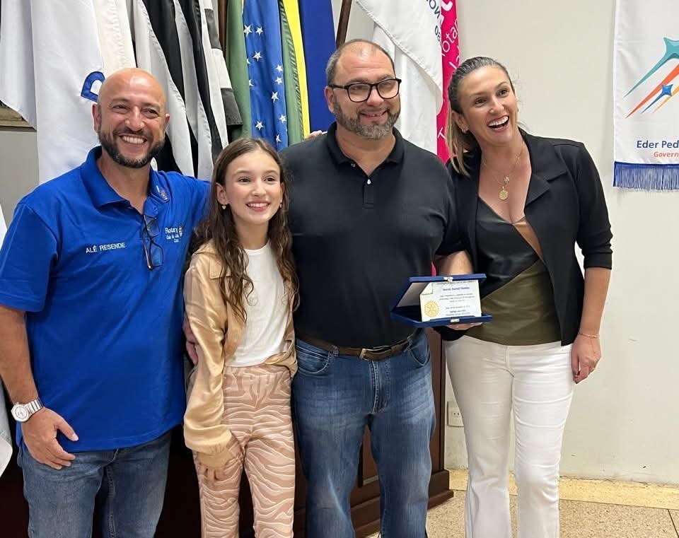 Texto do Rotary Club de Jahu - Leste:

Ontem (04/12), tivemos o prazer de realizar o jantar de entre...