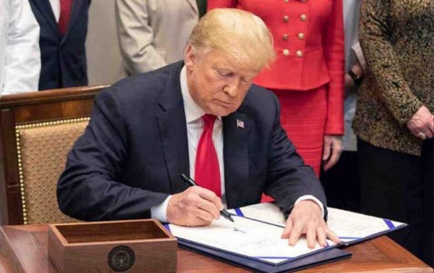 vBREAKING! President Trump has ordered an immediate "pause" to ALL 
foreign aid for the next 90 days...