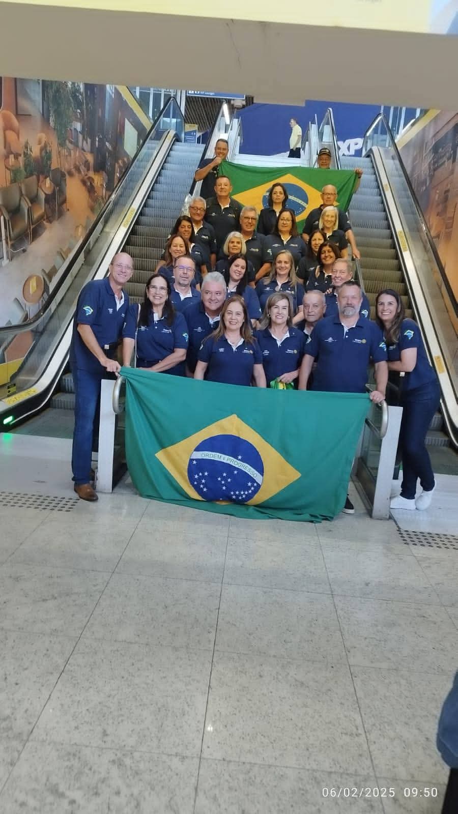 Texto do Pres. do Rotary International 2025-26 - Mário César Martins de Camargo:

Pensa num Momento ...