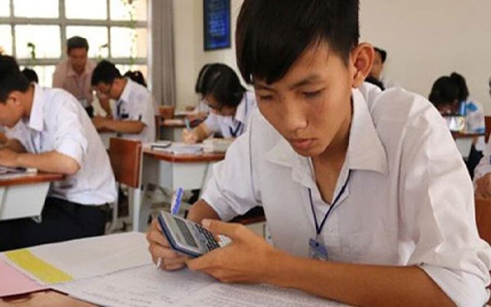 Câu hỏi: Máy tính 880 có được mang vào phòng thi không? 

Đây là câu hỏi nhiều thí sinh quan tâm. Cù...