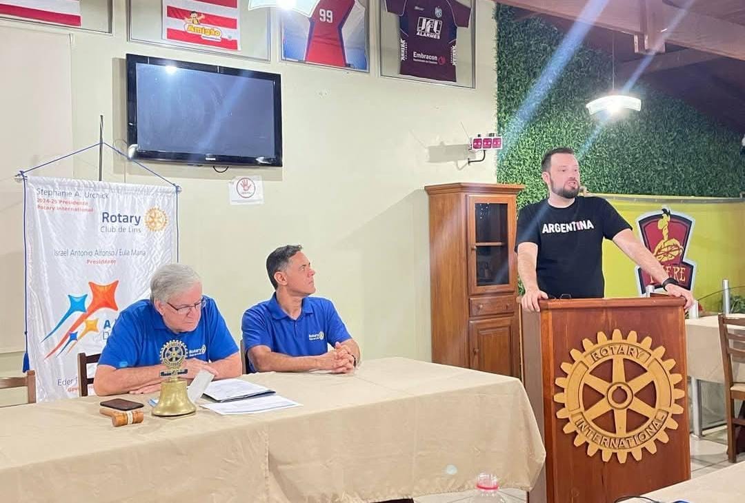 O Rotary Club de Lins realizou, nesta quinta-feira,  mais uma reunião ordinária, quando foram tratad...