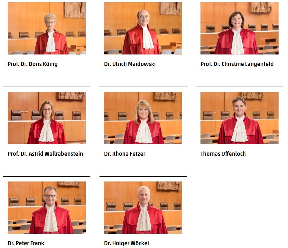 🇩🇪💩🖕

💥PARTEIBUCH DER ENTSCHEIDENDEN RICHTER💥

Zweiter Senat: 4 x SPD, 1 x Grüne, 3 x CDU/CSU ...