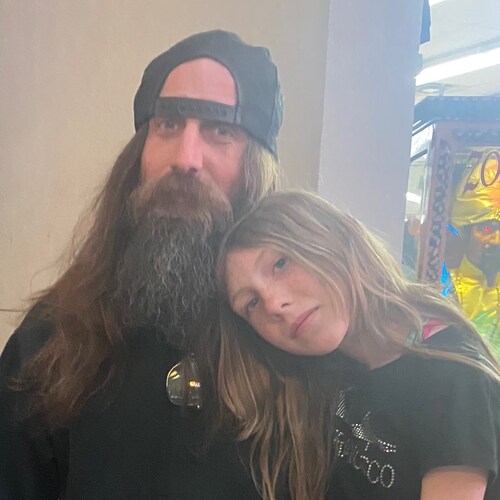 Me and the ol lady with our beautiful children, makin our way the best we know how🙏💪🇺🇲
