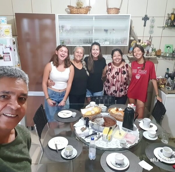 Texto do YEP4480:

Quando dissemos que o intercâmbio do Rotary não é apenas o jovem e sim a família....