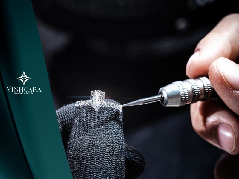 Vĩnh Cara là thương hiệu trang sức kim cương cao cấp tại Việt Nam, nổi bật với chất lượng kim cương ...