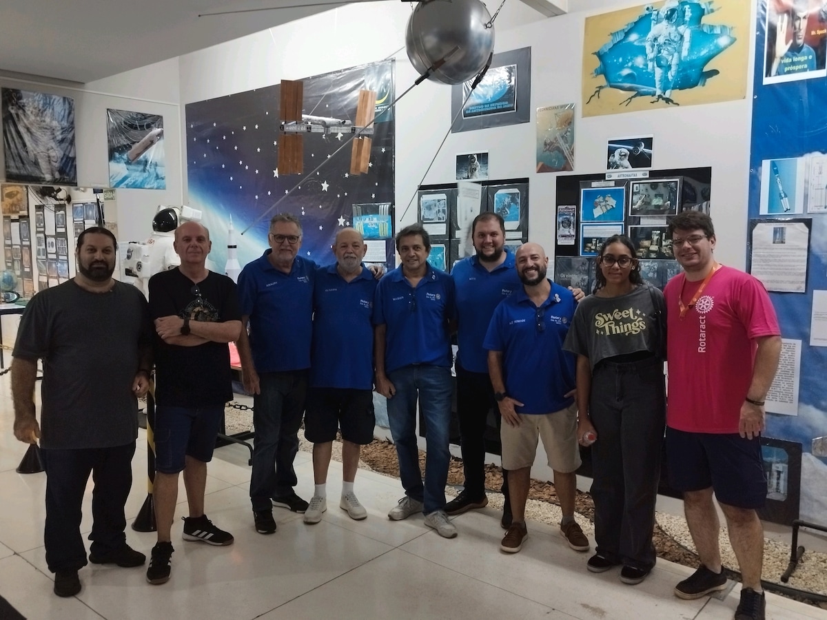 Rotary Club de Jahu - Centro realiza entrega do Projeto Distrital junto ao Centro de Estudos de Astr...