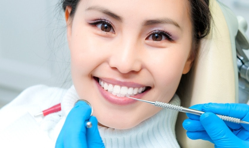 Trám răng sâu lấy tủy giá bao nhiêu? Cập nhật bảng giá chuẩn 2025 

Khi tình trạng sâu răng tiến tri...