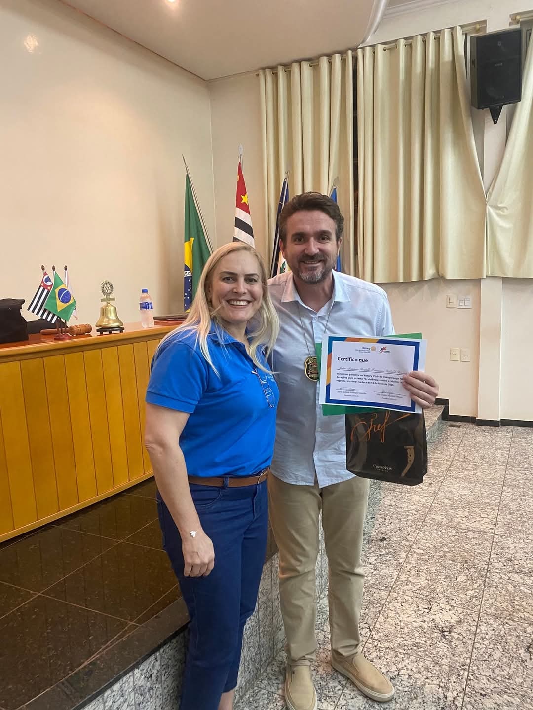 Texto do Rotary Club de Votuporanga - Novas Gerações:

Reunião extraordinária com a presença especia...