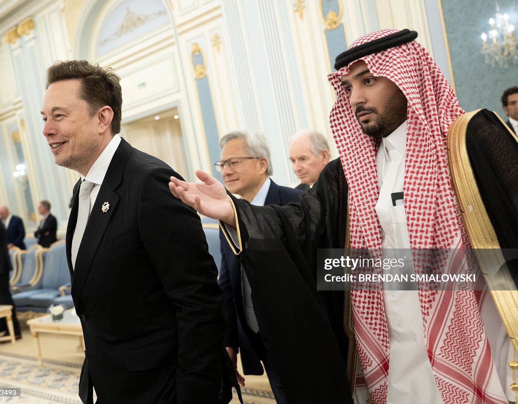 🔔《AI＋芯片＋美元：三大资本炸弹，击穿中共梦》
📣他们说，未来是“数字货币的时代”“智能的世界”“去美元化的终结”。
🛑中共很开心，以为这就是它的机会。但它没听懂后半句：“不是你中共的未来，是...