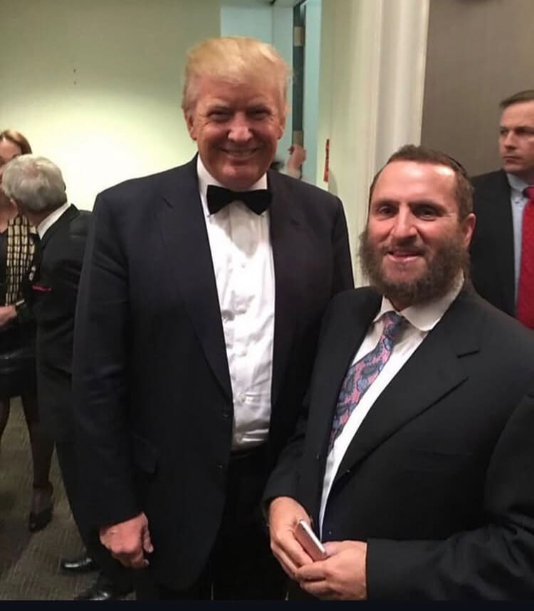 #WTF people? @SteveBannon @WarRoom
Didn’t Susie Wiles say she was going to control the #ClownShow around #PresidentTrump?
Why is this filthy, greeezy Jew