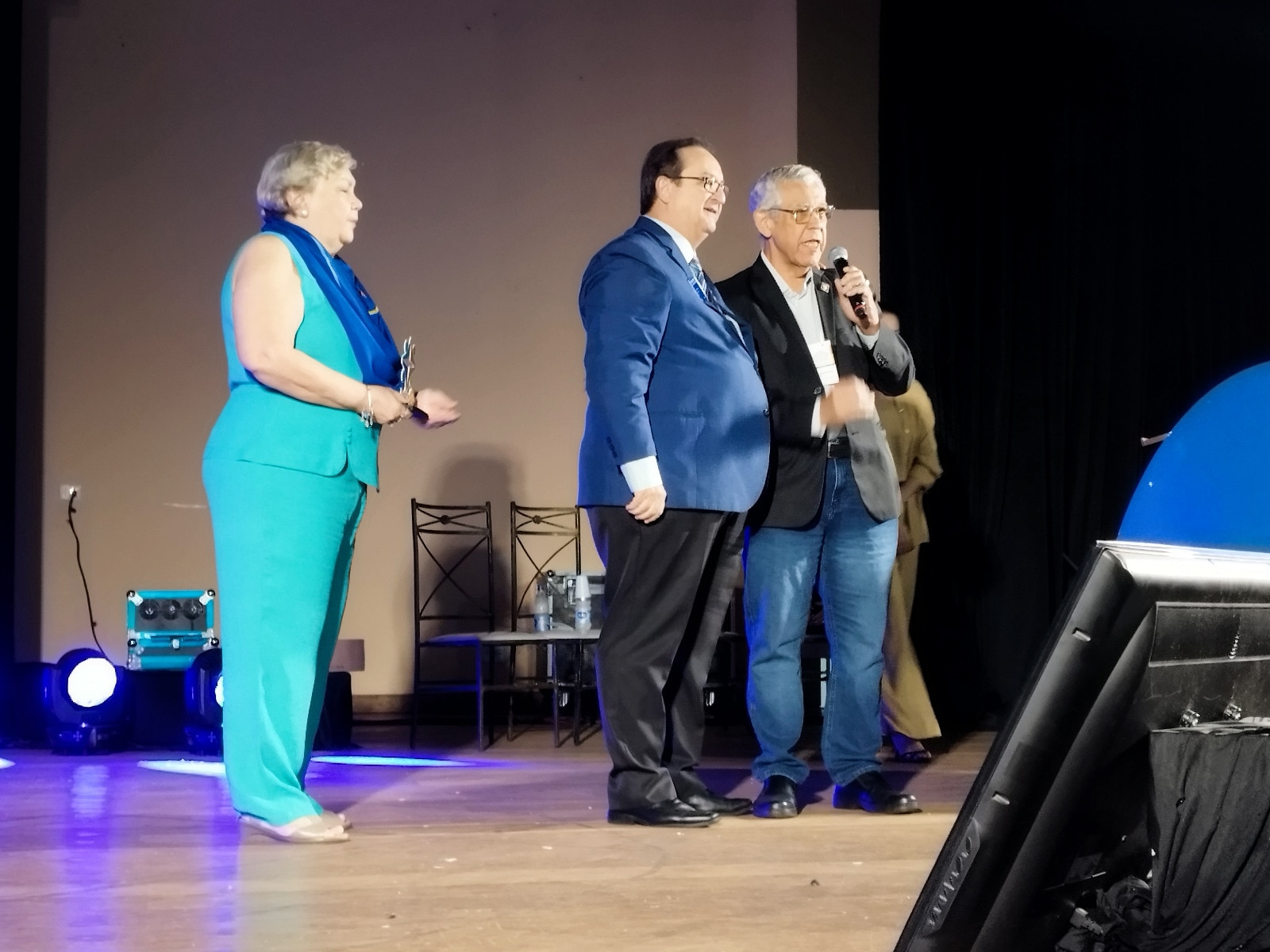 No terceiro e último dia da 48ª Conferência Distrital, o Distrito 4480 prestou uma bela homenagem ao...