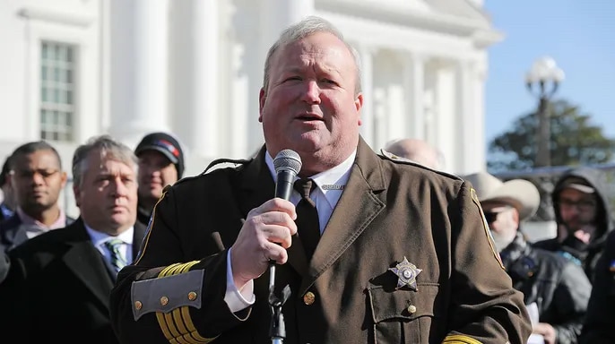 BREAKING: #Trump #pardons former #Virginia Sheriff convicted of taking $75,000 in #bribes