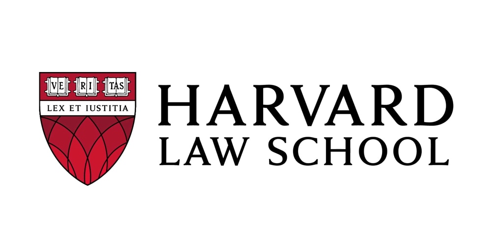 🎙️《哈佛法学院·法律超限战三部曲》
📣第一集：哈佛不是学校，是中共+全球主义司法政变的前线！
🛑班农先生今天在直播中重磅警告：“美国常春藤盟校，特别是哈佛法学院，已经变成了左翼激进主义的孵化器...