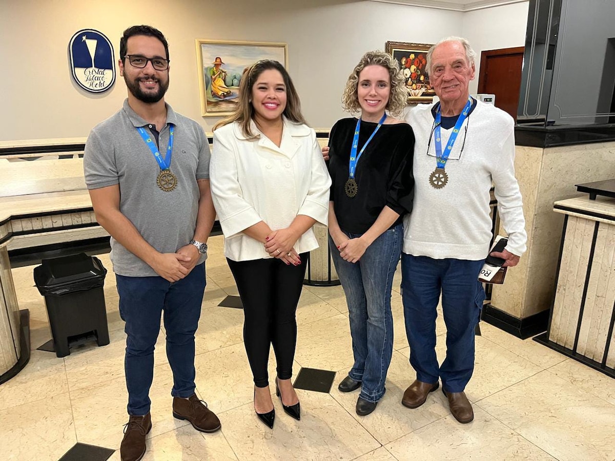 HOMENAGEM A CORAÇÕES QUE SERVEM

Ontem, 02/06, foi a vez desses três queridos companheiros receberem...