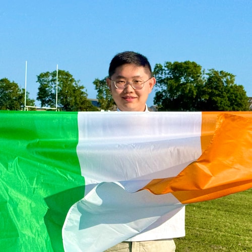 今天与兴国战友一起做直播，效果非常好。谈到香港抗议的话题时，我止不住眼泪，想起那些支持香港的大陆勇士！🙏🙏🙏
向他们致敬🫡
