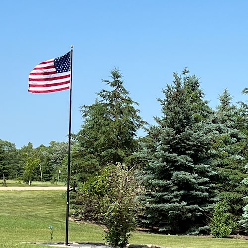 I DO NOT DM. I am a proud and unapologetic American Conservative.